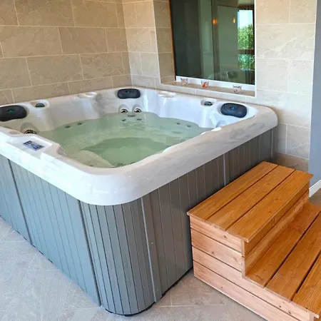 Paradise & Relax Center Hotell 3*