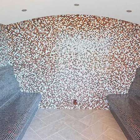 Paradise & Relax Center Hotell 3*