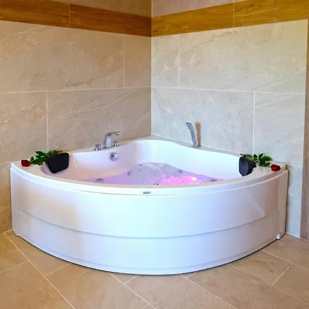 Paradise & Relax Center Hotell 3*