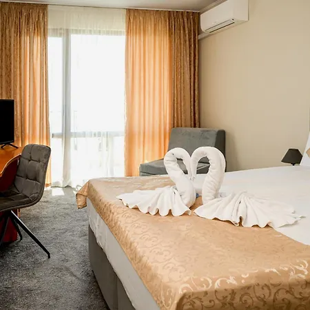 Paradise & Relax Center Hotell 3*