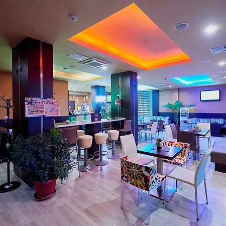 Paradise & Relax Center Hotell 3*