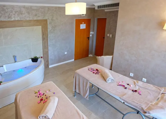 Hotel Paradise & Relax Center 3*