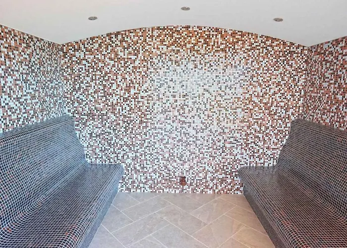 Paradise & Relax Center Hotel 3*